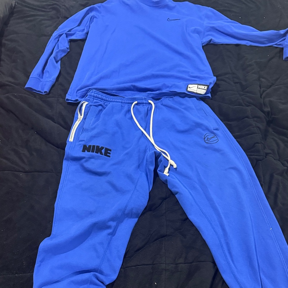 Nike mens Blue Jogger Pants and matching long sleeve shirt